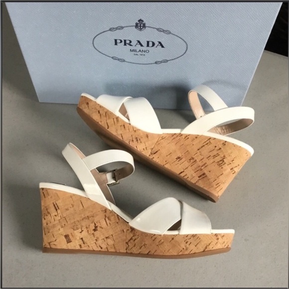 PRADA - Picture 2 of 16